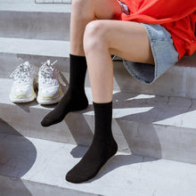 Load image into Gallery viewer, 1 Pair New Unisex Combed Out Of Pure Cotton Sports Socks Breathable Compression Long Solid Black White Socks Summer Winter Middle Tube Warm Socks For Men And Women