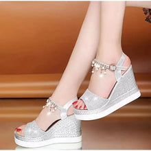 Load image into Gallery viewer, 2021 New Women Summer Sandals Studded Detail Luxury Shine Design Casual Womens Shoes