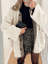 Load image into Gallery viewer, Modern Cozy Women Luxuriously Cozy Contrast Button Up Sherpa Jacket with Pockets For Fall & Winter