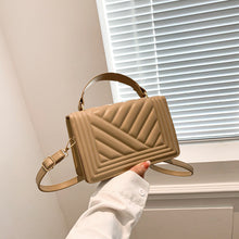 Load image into Gallery viewer, Dazzling Bags For Women Chain Crossbody Bags In Pu Leather Female Fashionable Shoulder Bag Ladies Handbags Simple Messenger Bag Casual Indentation Western Style Portable Women