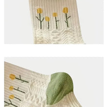 Load image into Gallery viewer, 5-Pairs: Stylish Retro Floral Socks