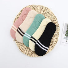 Load image into Gallery viewer, 5 Pairs/Lot Cute Harajuku Animal Women Socks Set Funny Spring Cat Dog Rabbit Panda Low Cut Short Sock Happy