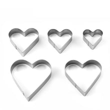 Load image into Gallery viewer, 5Pcs/Set Heart Shape Cookie Cutter Mold New Year Decoration Cake Biscuit Baking Tools Christmas Cookie Moulds Kitchen Tools Heart Shaped Cookie Cutters Stainless Steel Biscuit Pastry Cutters