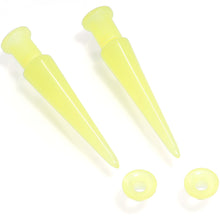 Load image into Gallery viewer, 2 in 1 Yellow Glow in Dark Interchangeable Screw Fit Plug and Taper Set