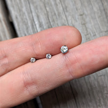 Load image into Gallery viewer, 16G 1/4 Clear CZ Gem G23 Titanium 3mm Cartilage Tragus Earring