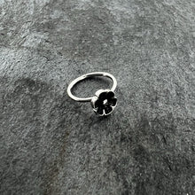 Load image into Gallery viewer, 20G 5/16 Dainty Black Flower Seamless Nose Hoop