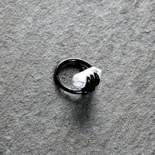 Load image into Gallery viewer, 16G 3/8 White Howlite Black Claw Obelisk Hinged Segment Ring