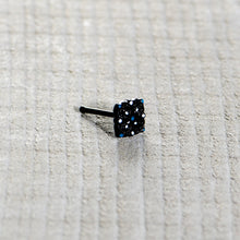 Load image into Gallery viewer, 20G 1/4 Black Lacy Rhombus Nose Bone