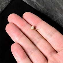 Load image into Gallery viewer, 20G 1/4 Gold Tone Lacy Rhombus L Shape Nose Ring