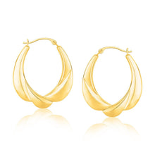Load image into Gallery viewer, 14k Yellow Gold Scallop Motif Graduated Oval Hoop Earrings