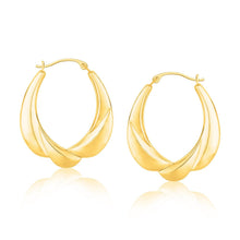 Load image into Gallery viewer, 14k Yellow Gold Scallop Motif Graduated Oval Hoop Earrings
