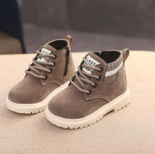 Load image into Gallery viewer, Modern Fashion Children Casual Shoes Autumn Winter Boots Boys Shoes Fashion Leather Soft AntI Slip Girls Boots