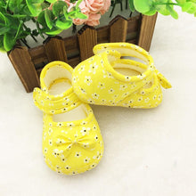 Load image into Gallery viewer, Baby Girl Shoes Soft Sneaker Kids Flowers Printed Newborn Cloth Shoes Lightweight And Breathable Shoe