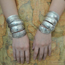 Load image into Gallery viewer, Big Elegant Luxury Amazing Classic Fashion Flower Metal Tibetan Indian Silver Vintage Retro Fashion Cuff Bracelet Bangle For Woman With Details of Animals