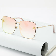 Load image into Gallery viewer, New Fashion Lady Oversize Rimless Square Bee Sunglasses For Women With Small Bee Glasses Design Gradient Sunglasses With UV400