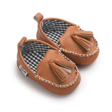 Load image into Gallery viewer, Baby Slippers Comfortable Newborn Babies Shoes Leather Outdoor Pre-walkers Unisex Soft Boots