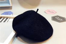 Load image into Gallery viewer, Baby Hat Beret British Painter Bud Of Pure Wool Cap For Girls In Modern New Retro Design