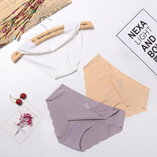 Load image into Gallery viewer, Women's Panties Seamless Underwear For Woman Sexy Lingerie Briefs Female Lingerie 3 Pcs/set Comfort Women Underwear