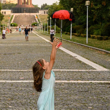 Load image into Gallery viewer, Kids Outdoor Parachute Toy – Tangle-Free Flying Fun Gift for Boys & Girls