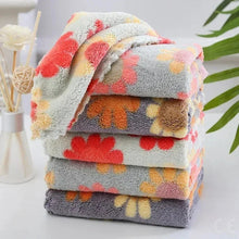 Load image into Gallery viewer, 4PCS Kitchen Cleaning Cloths – Soft Absorbent Coral Fleece Dish Towels