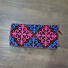 Load image into Gallery viewer, Women's wallet Ethnic Embroidery Women Long Wallet High-capacity zipper Wallet Canvas purses Clutch bags Female bag