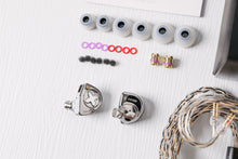 Load image into Gallery viewer, SIMGOT EW300 1DD+1Planar+1PZT Hybrid Driver IEM HIFI Earphones with Detachable Nozzles Silver-Plated OFC IEM Cable for Musician