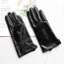 Load image into Gallery viewer, New Snake Print Leather Sheepskin Gloves Women's Fashion High Gloss Velvet Lining Autumn and Winter Warm Driving Gloves