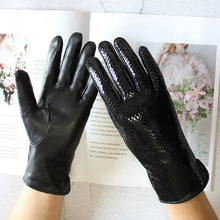 Load image into Gallery viewer, New Snake Print Leather Sheepskin Gloves Women's Fashion High Gloss Velvet Lining Autumn and Winter Warm Driving Gloves