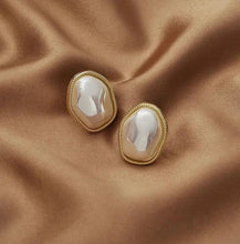 Load image into Gallery viewer, Vintage Circle Drop Earrings – Baroque Pearl Gold Earclips for Women