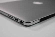 Load image into Gallery viewer, Apple MacBook Pro 13-inch 2014 2.6GHz Core i5 8GB RAM Integrated Graphics (Wear & Tear Special)