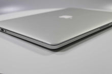 Load image into Gallery viewer, Apple MacBook Pro 15-inch 2014 2.8GHz Core i7 15" 16GB RAM Integrated Graphics (Wear & Tear Special)