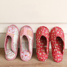 Load image into Gallery viewer, Autumn Winter Women Indoor Slippers Vintage Floral Home Bedroom Slippers Soft Cotton Toe Sole Slippers Women Summer Plaid Slip On House Shoes Non Slip Bedroom Slippers