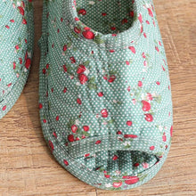 Load image into Gallery viewer, Autumn Winter Women Indoor Slippers Vintage Floral Home Bedroom Slippers Soft Cotton Toe Sole Slippers Women Summer Plaid Slip On House Shoes Non Slip Bedroom Slippers