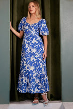 Load image into Gallery viewer, New Summer Cutout Back Floral Sweetheart Neck Puff Sleeve Dress – Unique, Romantic and Trendy Floral Dress with Puff Sleeves and Cutout Back