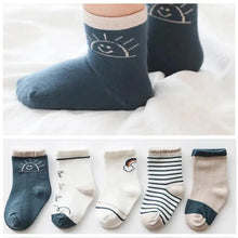 Load image into Gallery viewer, Baby Girls Cotton Cartoon Autumn Socks For Newborn Toddler Unique Style Soft Material Cute Colors