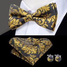 Load image into Gallery viewer, Classic Green Bow Ties Men Silk Butterfly Tie With Pocket Square And Cufflinks Set For Men Elegant Design Wedding Party Bowties Solid Color Gentleman Bow Tie And Pocket Square Cufflink Set