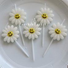 Load image into Gallery viewer, Cute Birthday Candle Daisy Birthday Candles Kids With Smiley Faces Children's Birthday Candles Birthday Cake Decorations Themed Party Supplies Lovely Flower Candles Daisy Shape