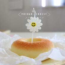 Load image into Gallery viewer, Cute Birthday Candle Daisy Birthday Candles Kids With Smiley Faces Children's Birthday Candles Birthday Cake Decorations Themed Party Supplies Lovely Flower Candles Daisy Shape