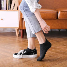 Load image into Gallery viewer, Cute Heart Design 4 Pairs Socks For Women Fashion Spring Cotton Modern Girls Casual Outdoor Socks For Women
