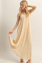 Load image into Gallery viewer, Knotted Detail Halter Neck Flowy Maxi Dress Elegant and Chic Halter Neck Dress with Flowy Maxi Length for Formal Events