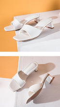 Load image into Gallery viewer, Elegant Women Slippers Summer Outdoor Beach Flip Flop Open Toe Flat Casual Low Heel Sandal Square Open Toe Heeled Sandals Beach Charming Sandals
