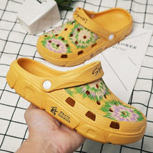 Load image into Gallery viewer, Gray Cute Summer Sandals Women Beach Sandals Non Slip Comfortable Lightweight Outdoor Sandals Woman Light Weight Quick Drying Slip-On Garden Clog Shoes Rubber Slipper