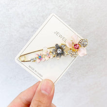 Load image into Gallery viewer, High-end Safety Pins For Women Flower Pin Crystal Rhinestones Safety Pins Woman Jewelry Accessories Hijab Scarf Clip Buckles