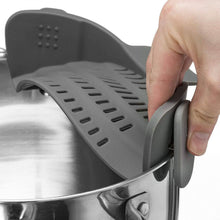 Load image into Gallery viewer, Kitchen Gizmo Snap N Strainer
