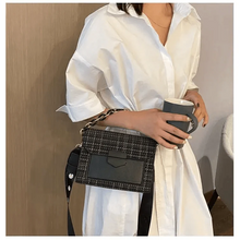 Load image into Gallery viewer, Luxury Wide Strap Shoulder Bags for Women And Girls Designer Lady Handbags and Purses Fashionable Chain Messenger Crossbody Bags