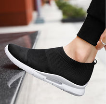 Load image into Gallery viewer, Mens Light Running Shoes Jogging Breathable Sneakers Slip Casual Couple Shoes Outdoor Walking Footwear Non-Slip Running Mesh Workout Casual Sports Shoes