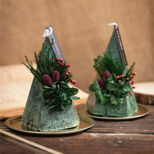 Load image into Gallery viewer, New Nordic Christmas Tree Scented Candle Simple Wedding Home Decor Christmas Tree Scented Candle Cute Candle for Christmas New Years Long Burn Time Unique Fragrance Candle