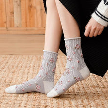 Load image into Gallery viewer, News Fashion Floral Print Women's Socks Harajuku Vintage Streetwear Crew Socks Kawaii Cute Cotton Long Sock Winter Warm Socks For Men And Women