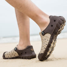 Load image into Gallery viewer, Outdoor Men Sandals Summer Hole Shoes Rubber Clogs Men Garden Shoes Black Beach Sandals Slippers Breathable Lightweight Sandals Unisex Beach Quick Drying Sandals Couple Outdoor Slippers
