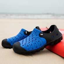 Load image into Gallery viewer, Outdoor Men Sandals Summer Hole Shoes Rubber Clogs Men Garden Shoes Black Beach Sandals Slippers Breathable Lightweight Sandals Unisex Beach Quick Drying Sandals Couple Outdoor Slippers